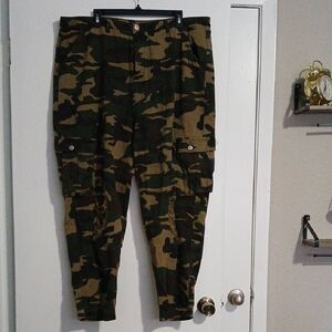Womens Camouflage Cargo Pants